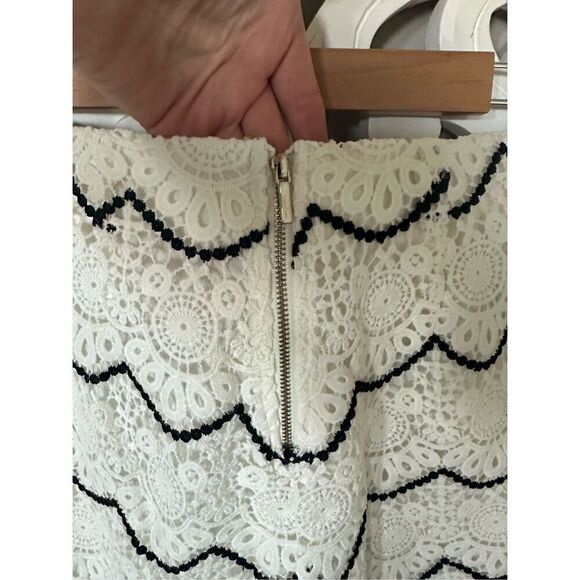 Bebe Scalloped Lace Shorts - Picture 7 of 12
